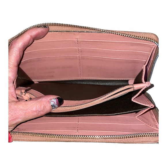 Gucci Leather Zip-Around Wallet - Picture 4 of 16